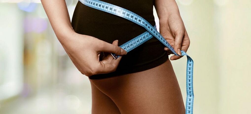 Една жена ги евидентира резултатите од ефективно губење на тежината