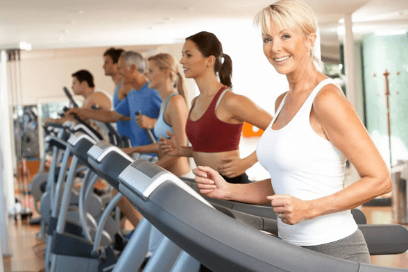 Кардио тренингот на лента за трчање ќе ви помогне да изгубите тежина во пределот на стомакот и страните
