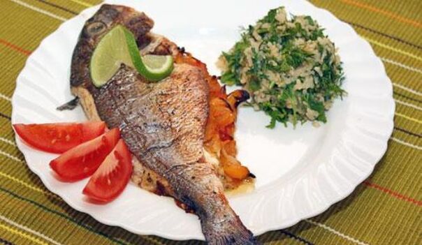 Посна риба со салата на менито за гихт диета