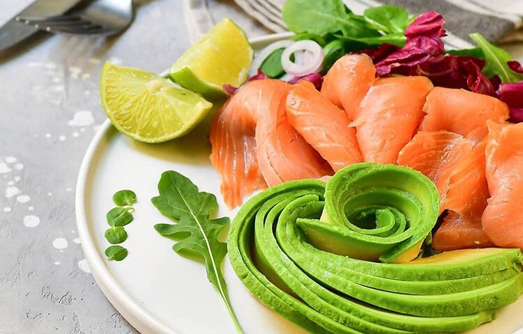 риба со зеленчук за кетогена диета