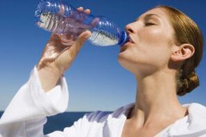 вода за пиење на мрзлива диета
